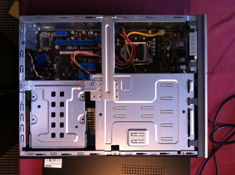 File:ASUS P6-P8H61E S1155 side panel removed.jpg