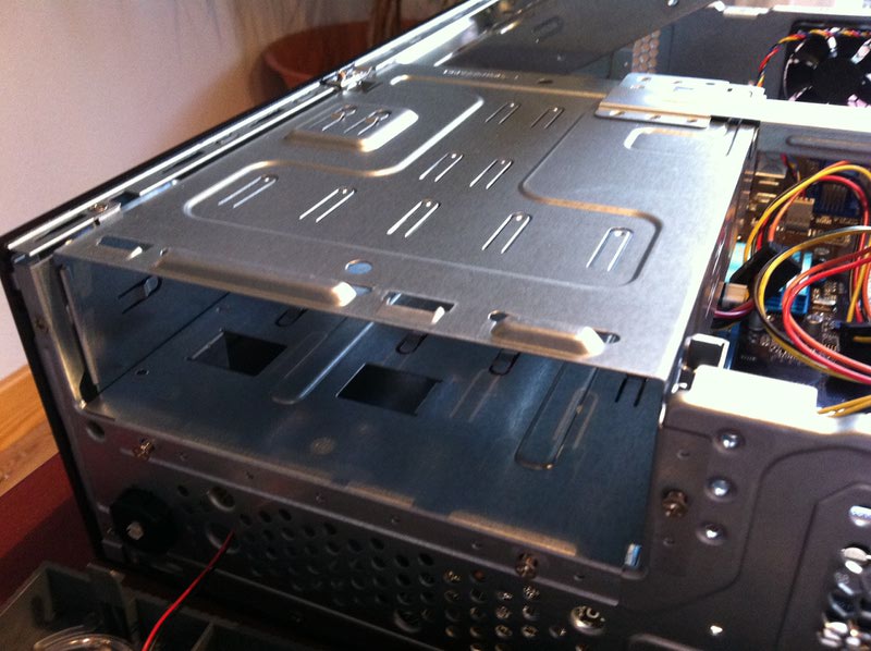 File:ASUS P6-P8H61E S1155 5.25 carrier with screws loosened.jpg