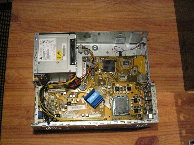 File:P4 P5G41 after removing the PCIe riser and the drive cage.jpg